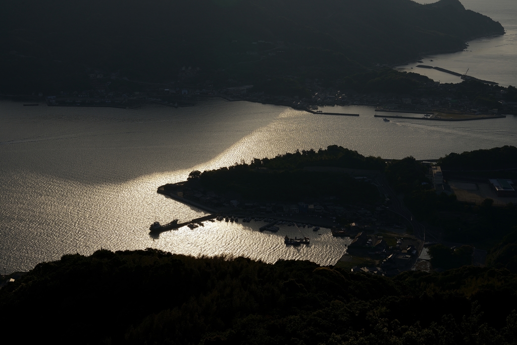 島影を渡る風