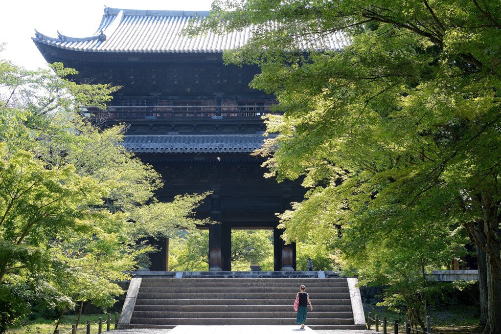 南禅寺の山門へ