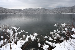 余呉湖波高し