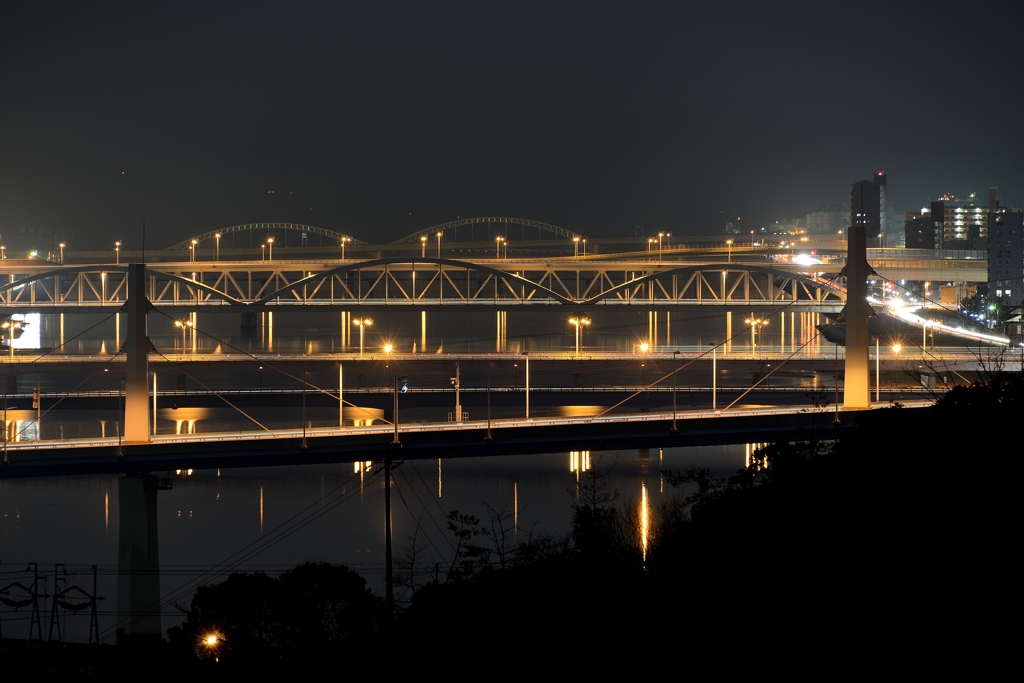 重なる橋