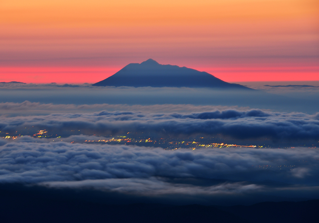 八甲田からの岩木山の雲海