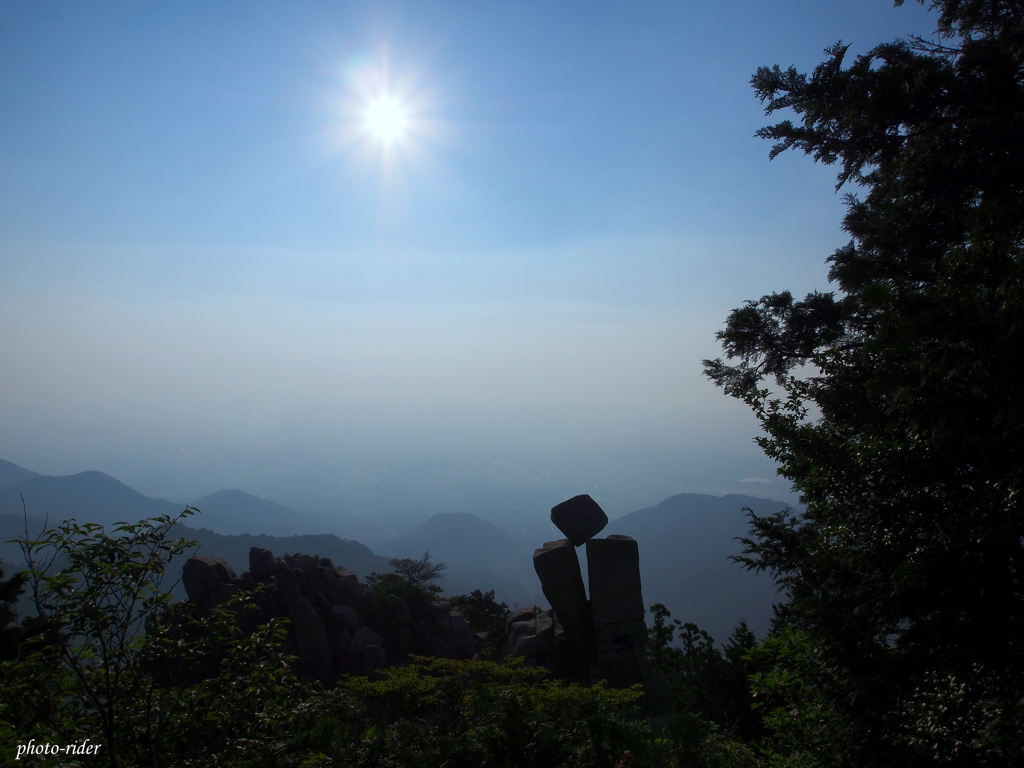 朝の地蔵岩