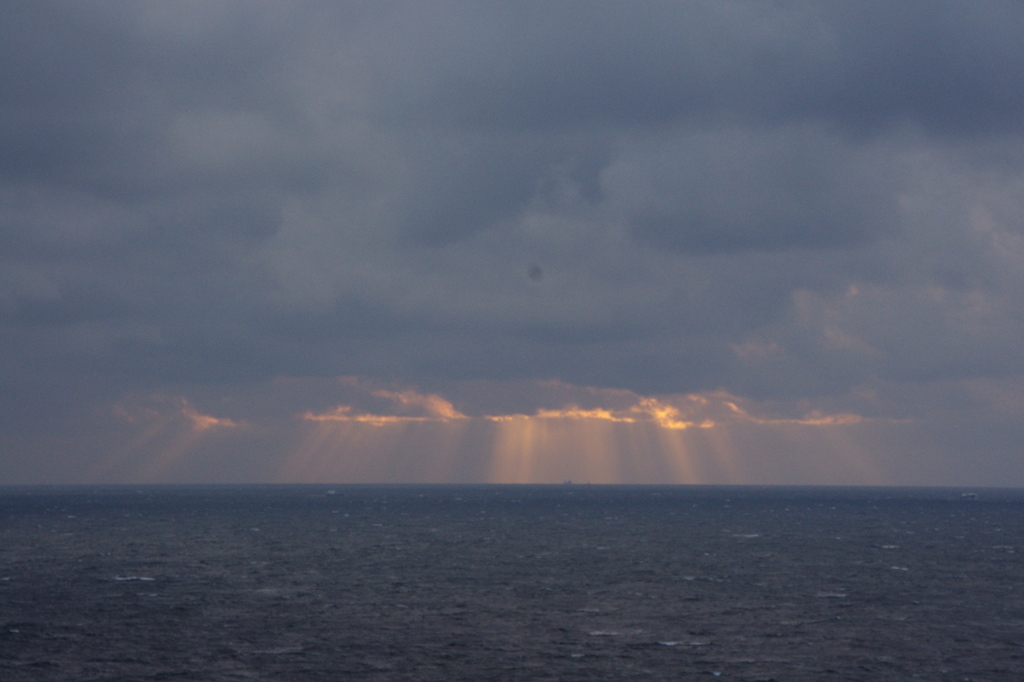 雲から漏れた光が綺麗