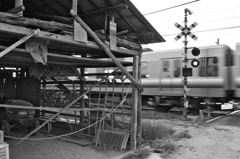 耕運機と踏み切り