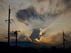 飛行機雲と夕陽