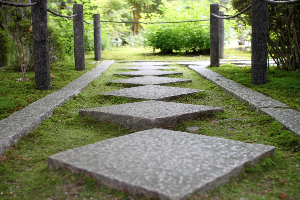 庭園を臨む・下に向かって