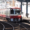 赤い列車に乗って行こう