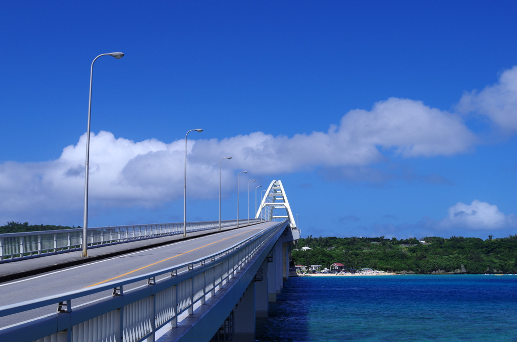 瀬底大橋