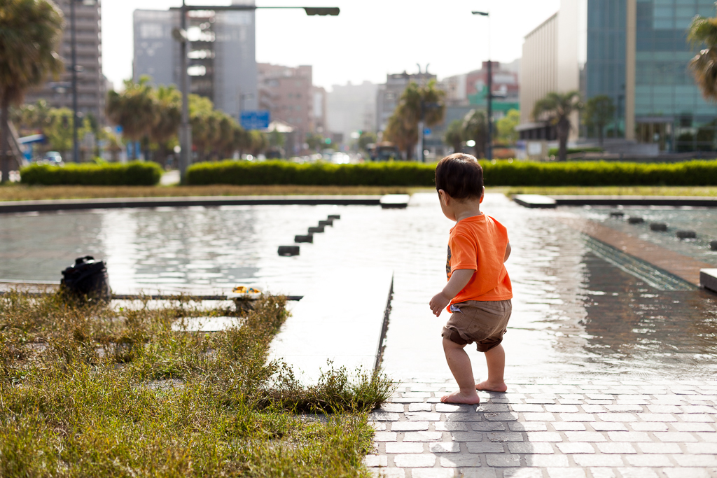 公園の噴水で