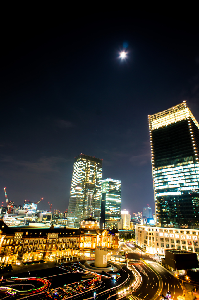 月夜の新駅舎