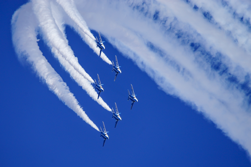 White curve in the blue sky.