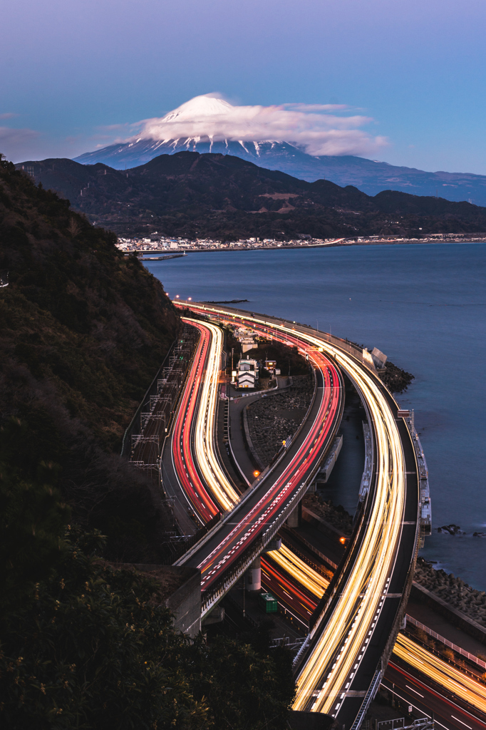 富士へと続く路。