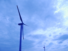 そびえ立つ風力発電