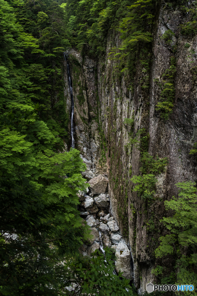 秘境の滝