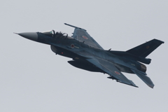 曇天のF-2