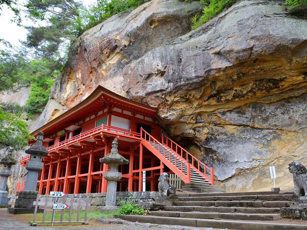 達谷窟毘沙門堂