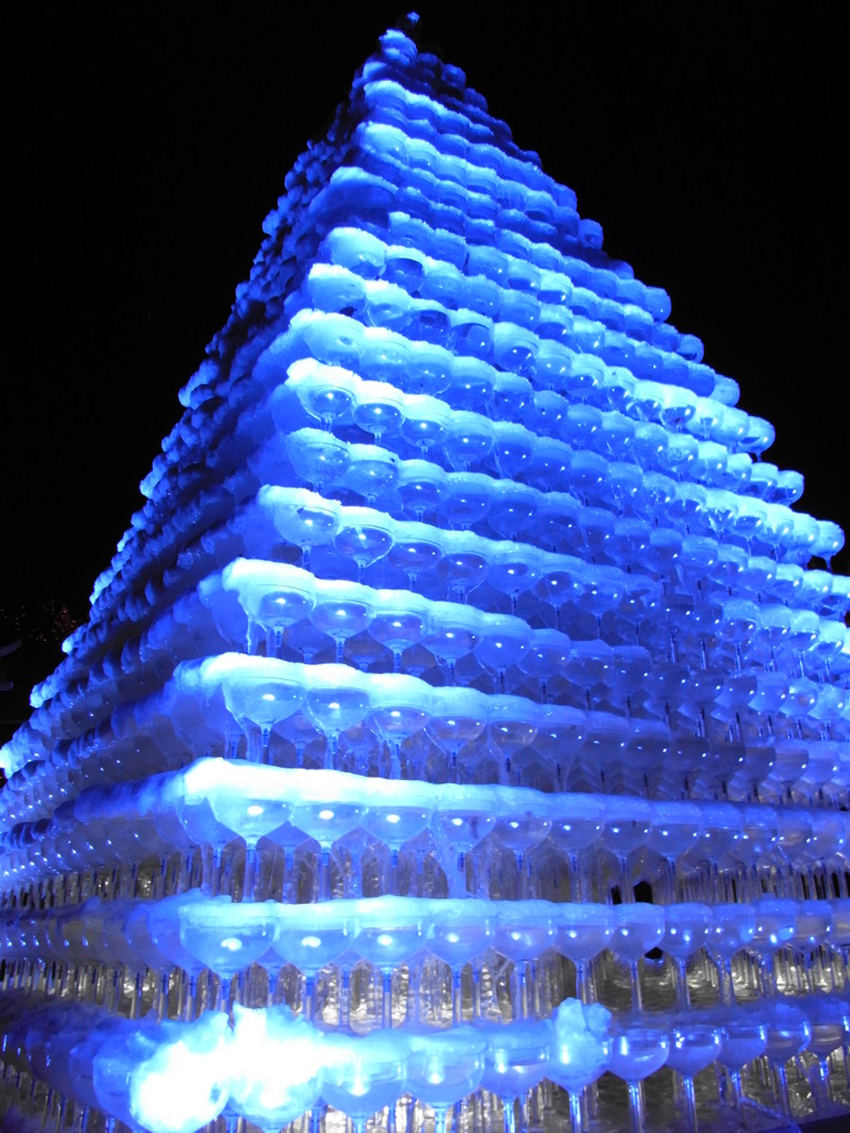 凍りついたグラスタワー。