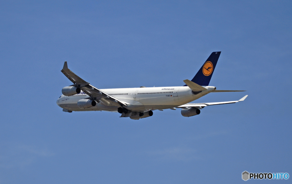 出発 Lufthansa A340-313 D-AJGT