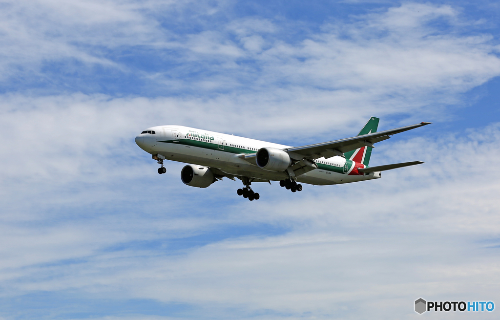 「雲」とAlitalia 777-200 EI-ISA