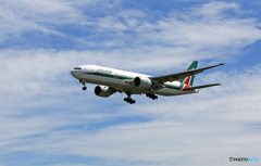 「雲」とAlitalia 777-200 EI-ISA