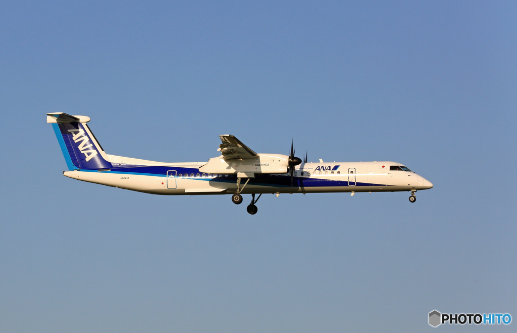 到着ボンバルディアDHC-8-Q400 JA845A