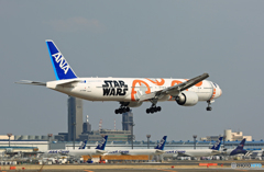 「良い空～」 STAR WARS 777-381 JA789A到着