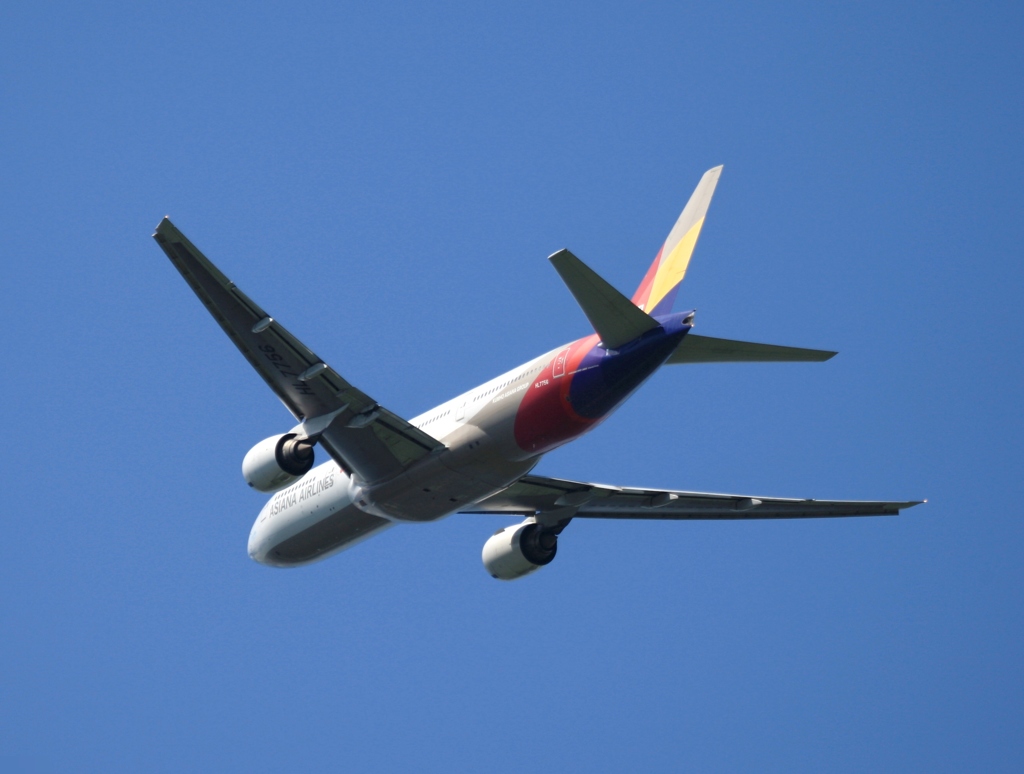 ASIANA 777-28E 出発　