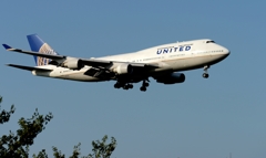 着陸（75）United 747-400 [b]