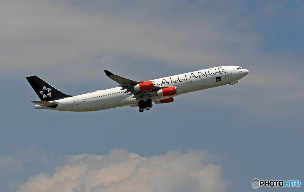 「良い天気」 SAS A340-313 OY-KBM離陸 
