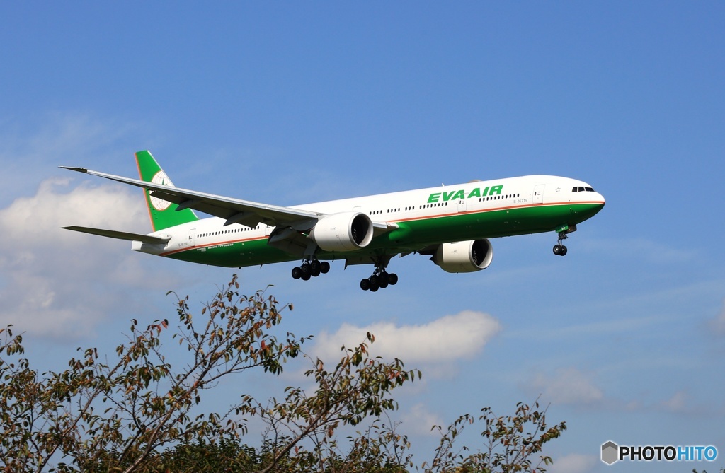 EVA 777-300ER B-16719 着陸　