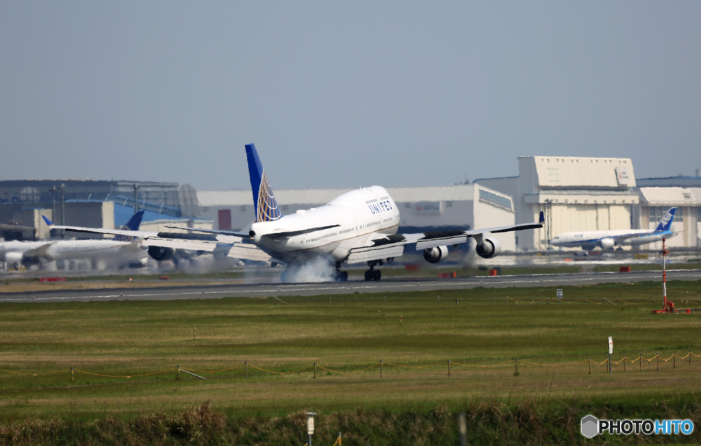 到着 UNITED 747-400 N107UA