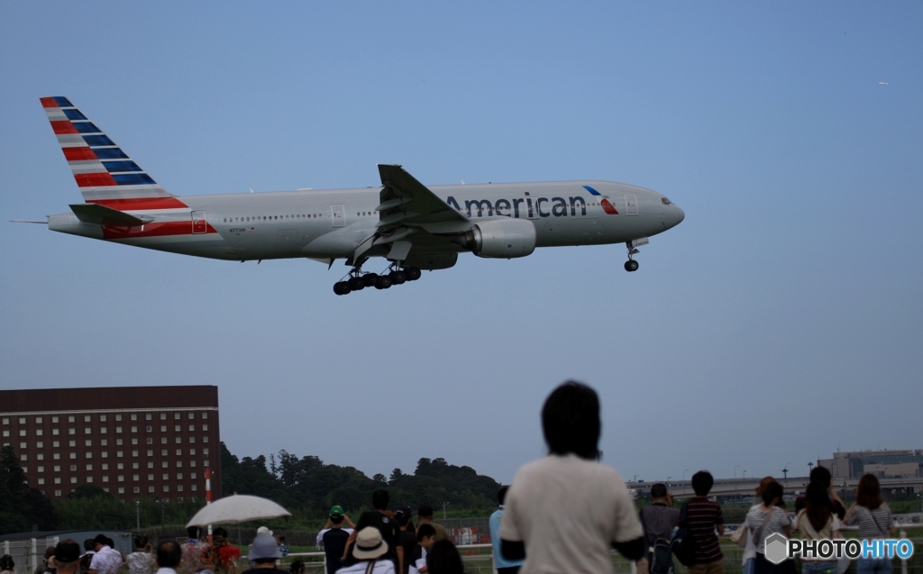 到着　American 777-223 来た着た?