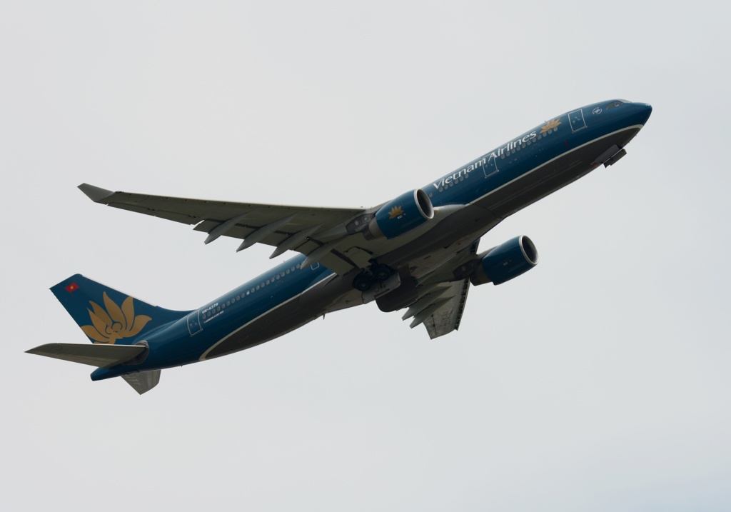 出発　Vietnam A330-200