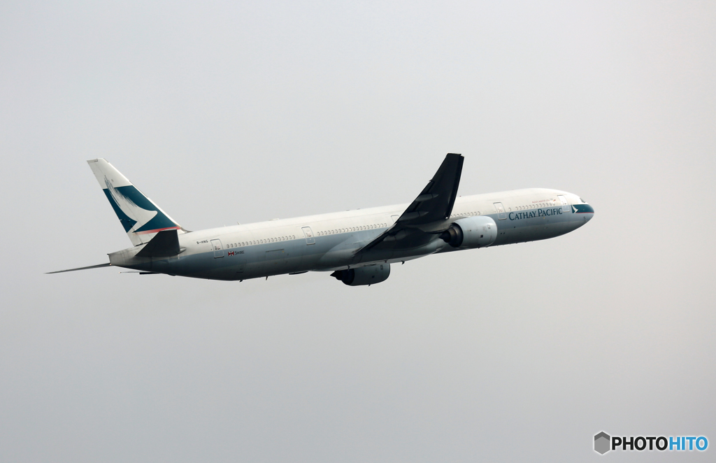 飛び立ち CATHAY 777-367 B-HNG