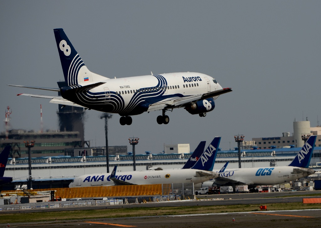 Aurora 737-500 到着　