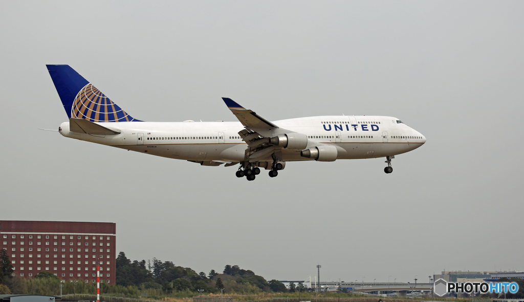 着陸 UNITED 747-400 N128UA