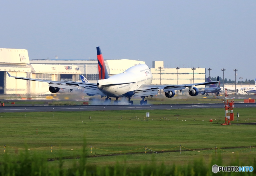 到着　Delta 747-400 N671UA