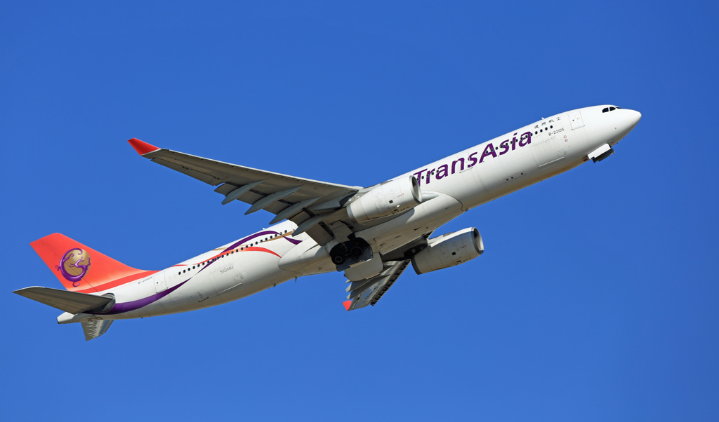 出発　Trans Asia A330-343 B-22105