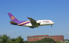 着陸 Thai A380-841 HS-TUC