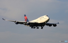 ジャンボ機Delta 747-400 到着　