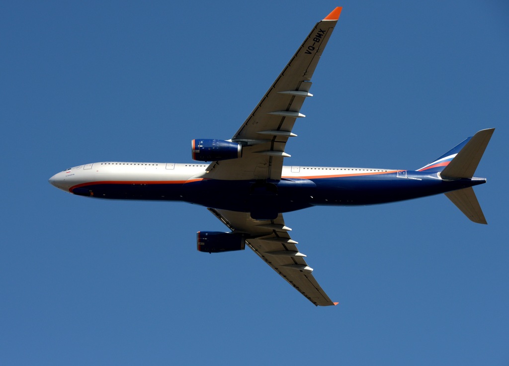 出発 AEROFLOT A330-343