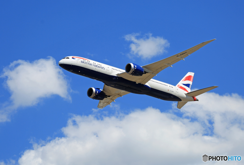[青い空] British 787-9 G-ZBKF出発