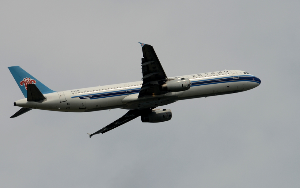 離陸（155）中国南方 A321