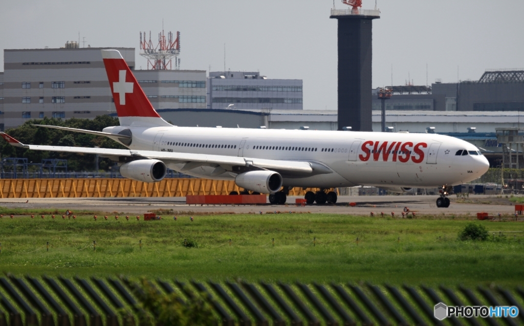 出発　SWISS A340-313