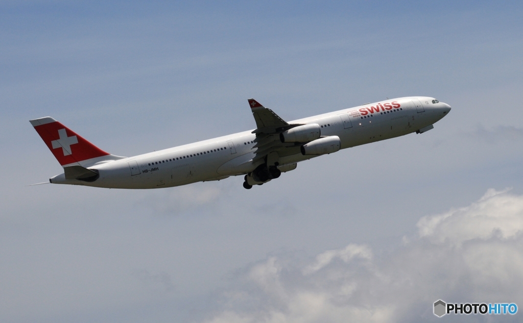 出発　SWISS A340-313