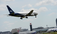 着陸（6-2）Asian Air 767-2J6ER[b]