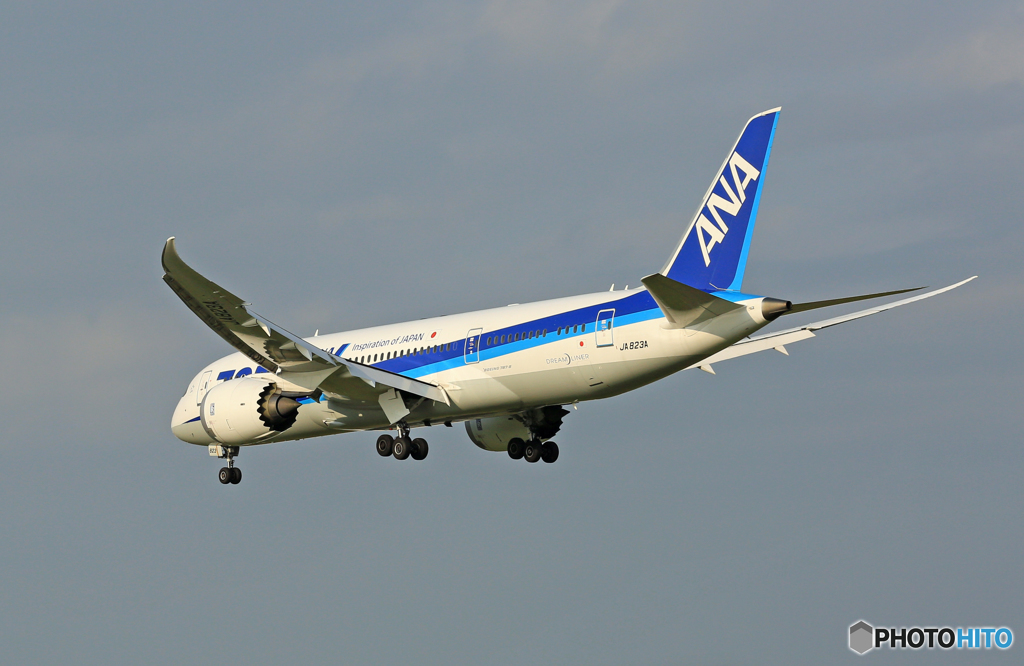 着陸 ANA 787-8 JA823A