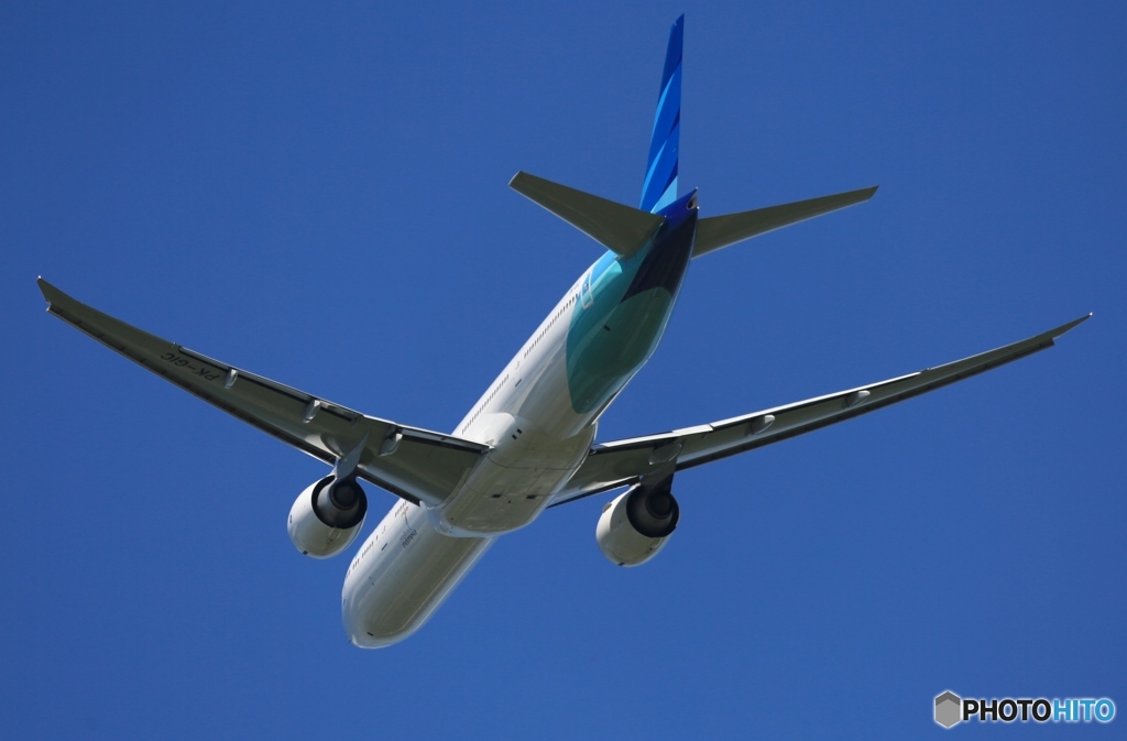 Garuda 777-3U3 出発　