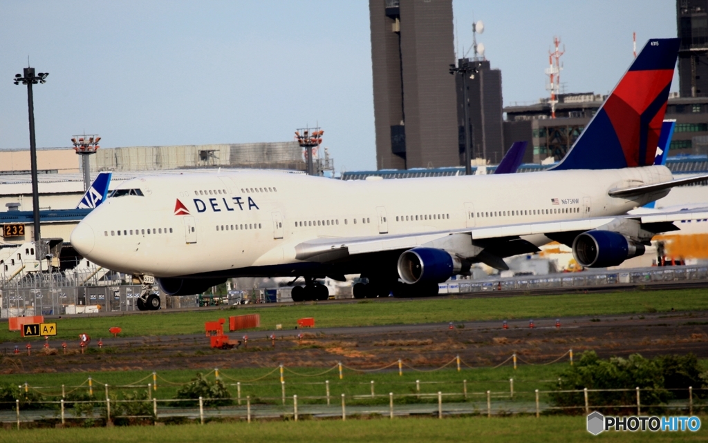 離陸  DELTA７４７ジャンボ機