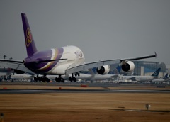 着陸 THAI A380-841